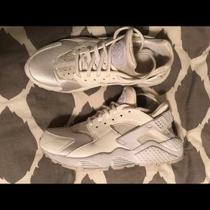 Women’s Nike Huraches